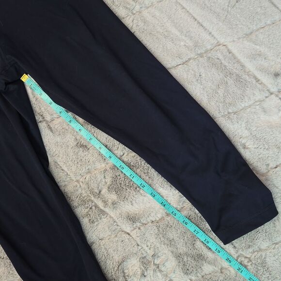 Yogalicious Navy Capri Leggings, Women's Size Medium, Great Condition - Picture 4 of 8